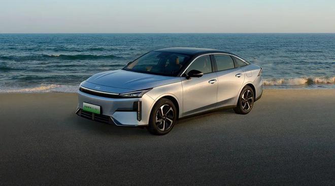 河L6 EM-i开“卷”续航和座舱冰球突破技巧限时798万起吉利银(图3) 河L6 EM-i开“卷”续航和座舱冰球突破技巧限时798万起吉利银(图3)