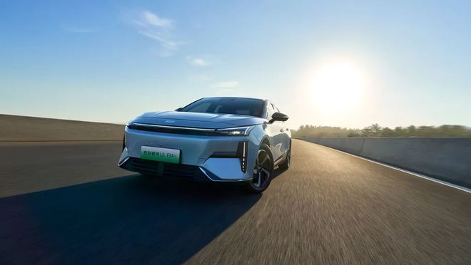 河L6 EM-i开“卷”续航和座舱冰球突破技巧限时798万起吉利银(图5) 河L6 EM-i开“卷”续航和座舱冰球突破技巧限时798万起吉利银(图5)