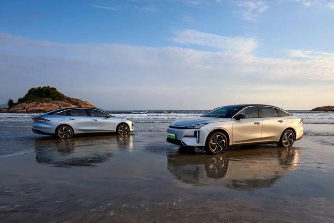 河L6 EM-i开“卷”续航和座舱冰球突破技巧限时798万起吉利银(图9) 河L6 EM-i开“卷”续航和座舱冰球突破技巧限时798万起吉利银(图9)