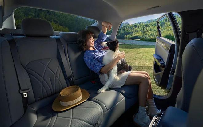 河L6 EM-i开“卷”续航和座舱冰球突破技巧限时798万起吉利银(图11) 河L6 EM-i开“卷”续航和座舱冰球突破技巧限时798万起吉利银(图11)